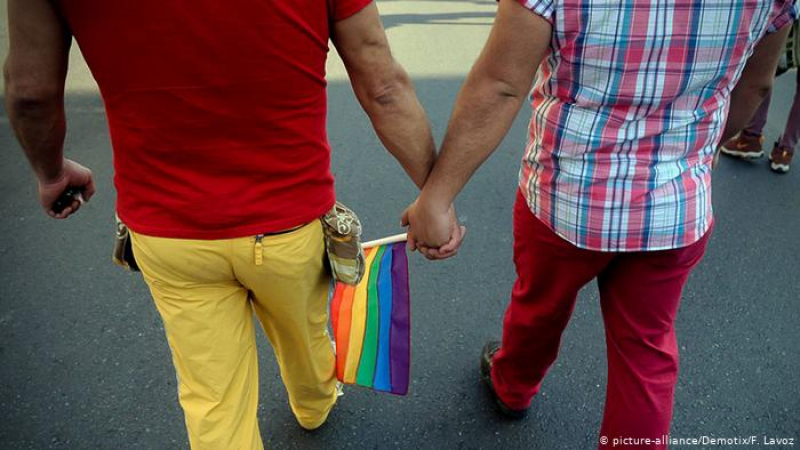 Германия ще забрани съмнителните "лечения" на хомосексуалисти