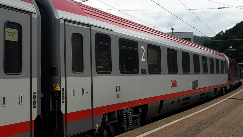 Полски и румънски производители на подвижен жп състав са подали заявление за участие в процедурата за доставка на нови вагони