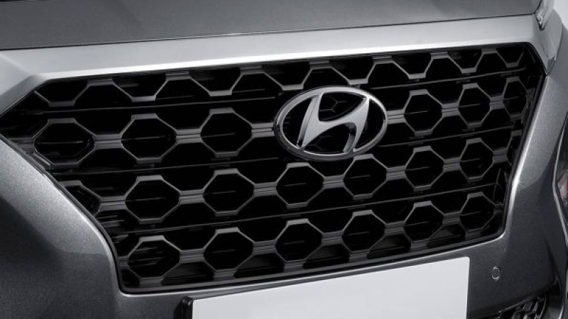 Hyundai представи нов компактен седан, който е по-евтин от Logan СНИМКИ