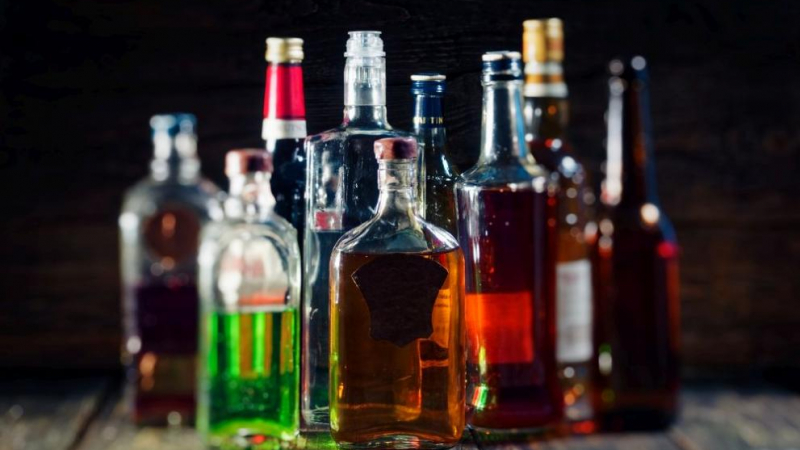 Данъчни продават 6 тона алкохол за без пари