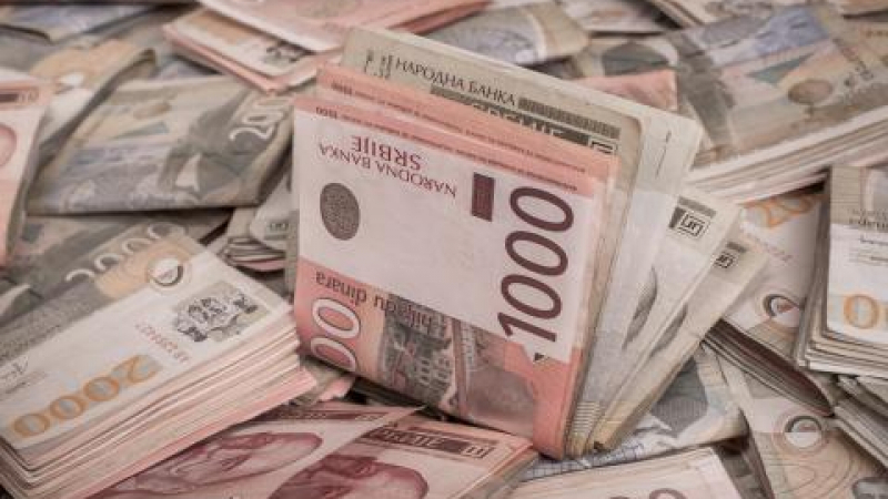 Обещават средна заплата от €900 в Сърбия 