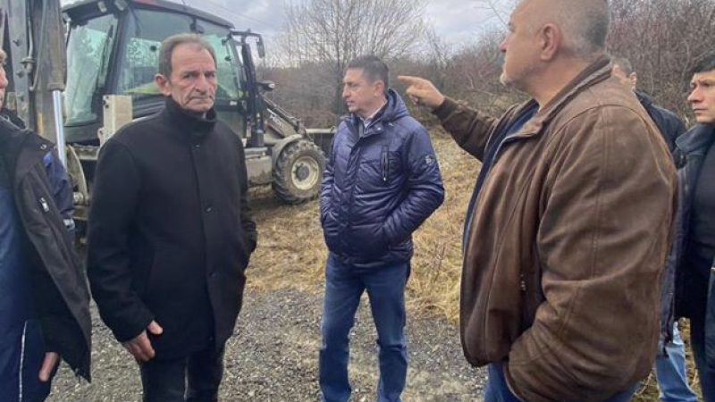  Борисов показа със СНИМКИ как ще се реши бедствието в Перник 