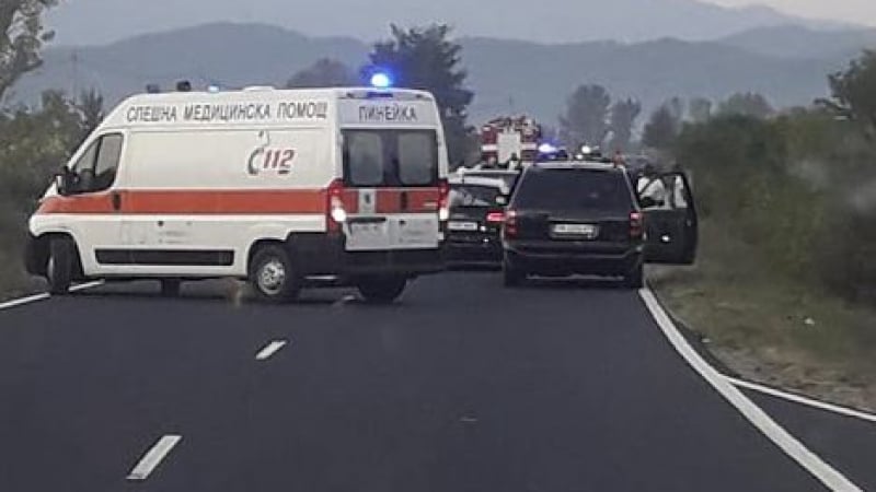 Линейки хвърчат към "Маказа" заради кошмарен челен удар с много пострадали