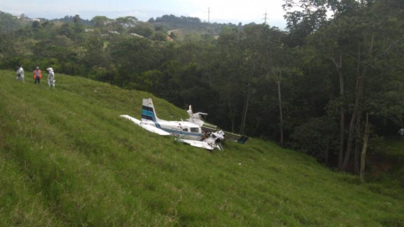 Самолет се разби в Колумбия, има загинали СНИМКИ