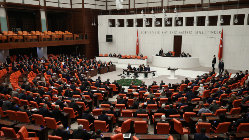 Турският парламент праща войски в Либия