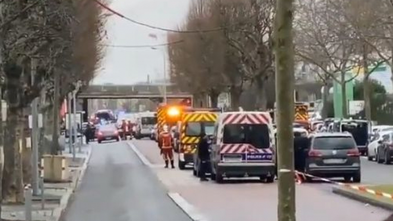 Кървава баня в Париж: Опасано с експлозиви камикадзе кла хора с крясъци "Аллах Акбар" ВИДЕО