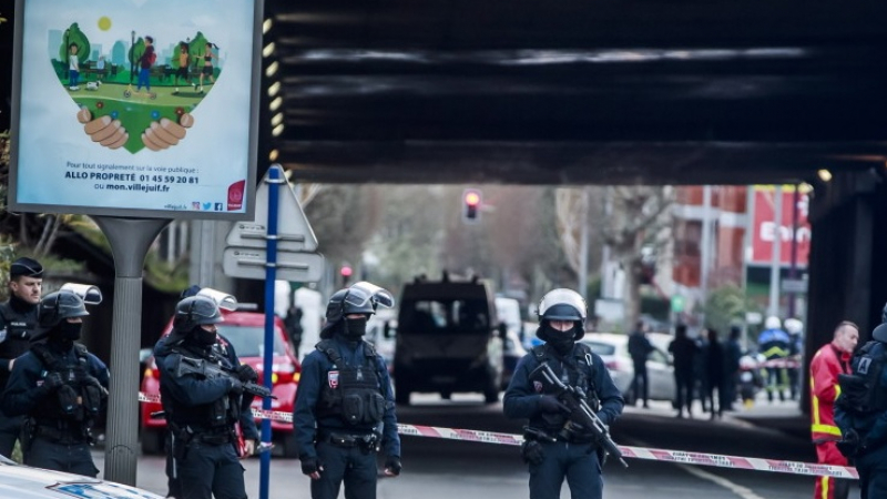 Убитият в петък нападател с нож във Франция е викал „Аллах акбар"