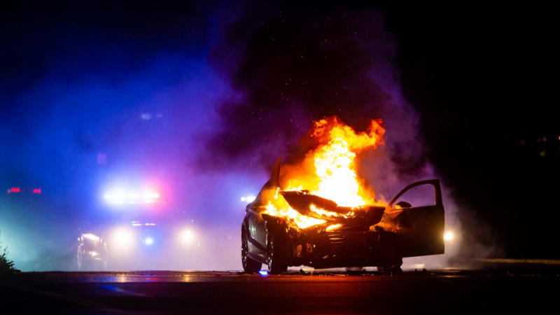 Зловещо: Шофьор изгоря като факла след удар в стълб край Силистра