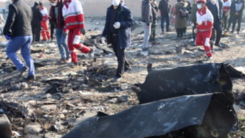Обявиха причината за катастрофата с украинския Boeing 737 до Техеран, която взе 170 жертви  СНИМКИ