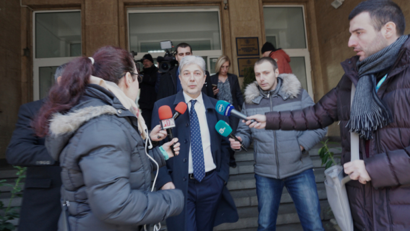 Ексклузивна СНИМКА от разпита на министър Димов в кабинета му, отведен е дори в...