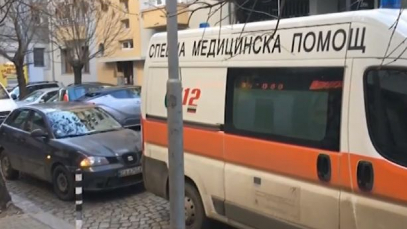 Млада шофьорка паркира като пич на пъпа на София и едва не уби дядо с инфаркт ВИДЕО 