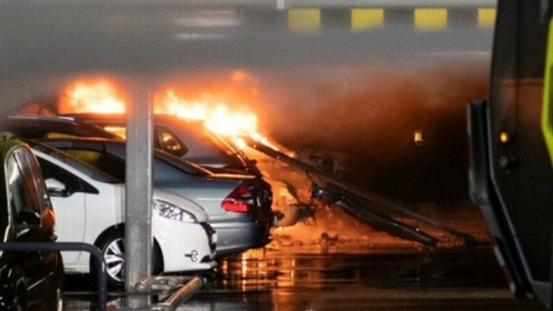 Над 300 коли изгоряха на подземен паркинг в Норвегия
