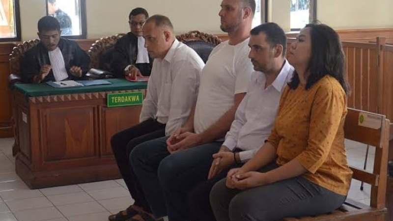 Хванаха в крачка трима нашенци на остров Бали 