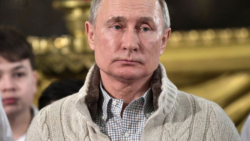 Медиите разкриха цената на коледния пуловер на Путин