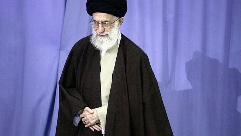 Али Хаменей нарече Тръмп „клоун“ и посочи истинското наказание на САЩ