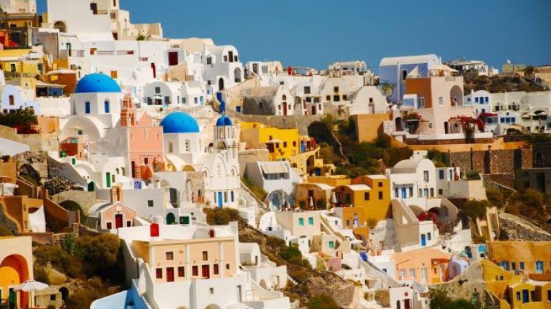 Решено: Гърция реже туристите от Санторини