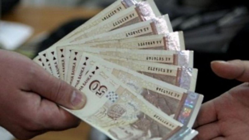Работници се опъват на заплата от 1500 лева 