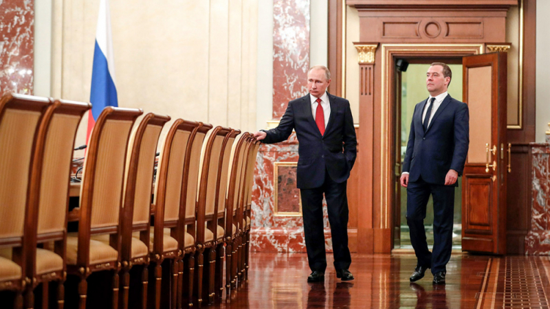 ВИДЕО показва как реагират руските министри на новината, че кабинетът подава оставка 