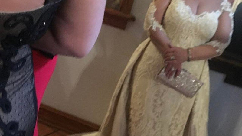 Жена отиде на чужда сватба в булчинска роклмя