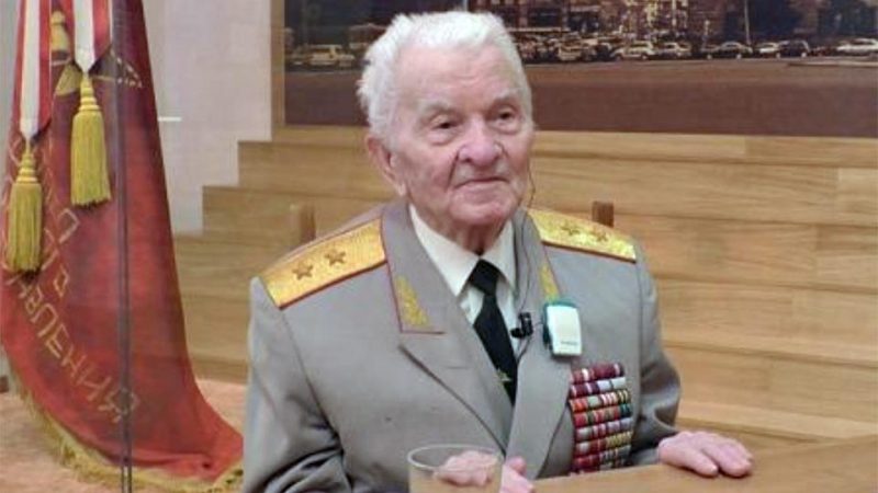 Умря на 100 години легендарният военен контраразузнавач Иван Устинов