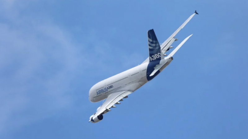 Ад в небето! Еърбъс А380 кацна извънредно на летище Истанбул
