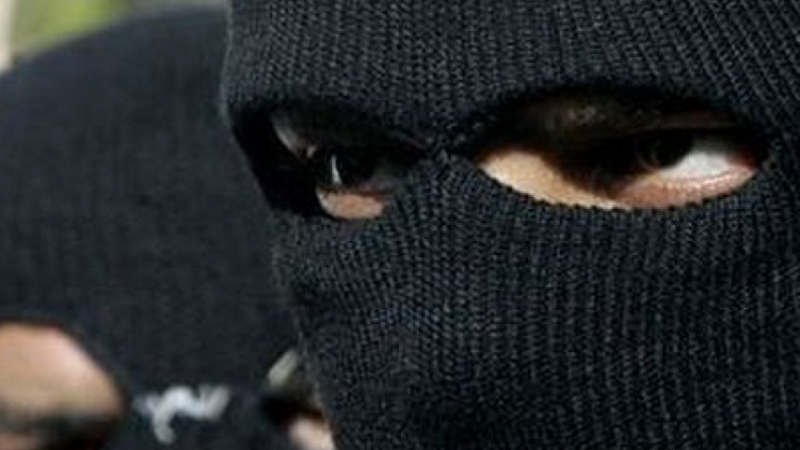 Горещи новини за маскираните бандити, обрали бензиностанция 
