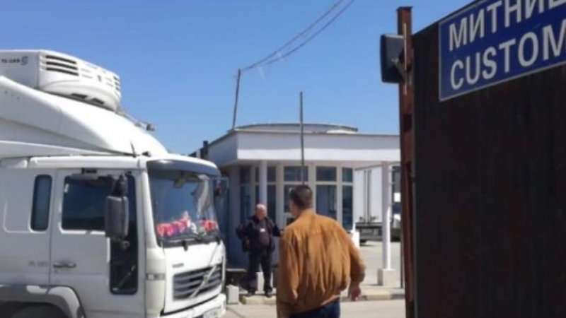Спецакция в Благоевград! Полицаи и прокурори блокираха митницата 