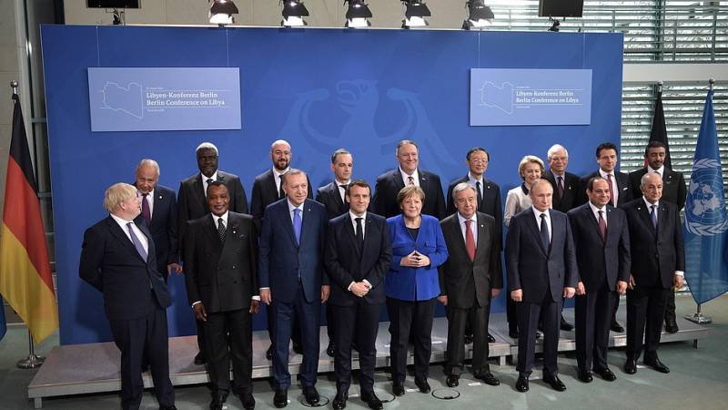 Путин - най-търсеният лидер на срещата в Берлин СНИМКИ