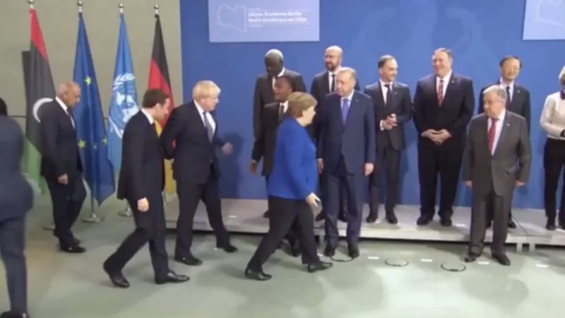 Меркел и Макрон "изгубиха" руския президент на конференцията в Берлин ВИДЕО