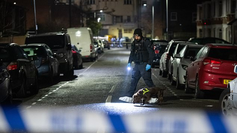 Арестуваха двама мъже за клането в Лондон СНИМКИ