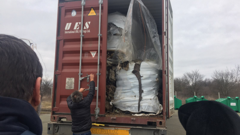Прокурори: Отпадъците от Италия, съхранени на пристанище БФМ Порт Бургас, не са токсични
