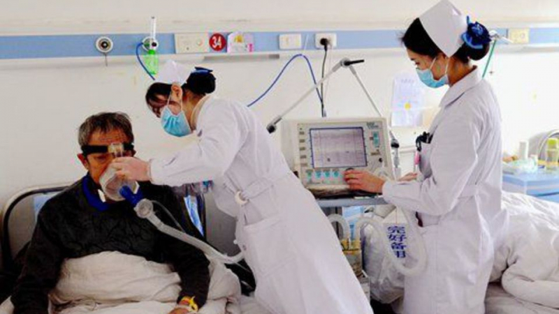 Ужас в Китай! 14 лекари заразени с мистериозния вирус, за който няма лек
