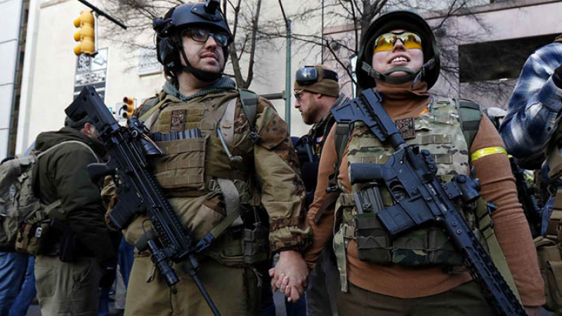 Бунт?! Хиляди въоръжени до зъби американци на митинг в Ричмънд. Какво искат? ВИДЕО