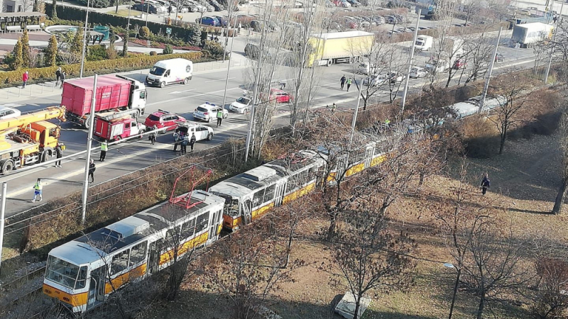 Обрат: 30-годишен мъж, а не момче, е загиналият при верижния трамваен сблъсък