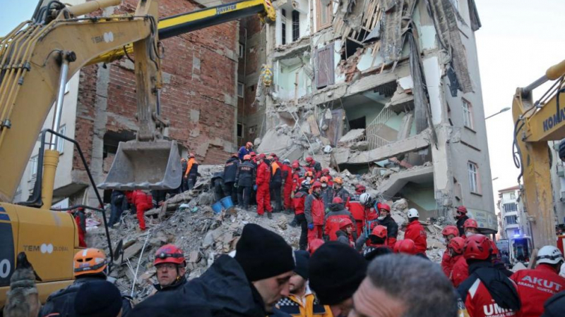 В Турция настана ад, ново земетресение удари страната 
