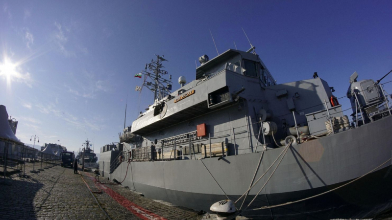 Кораби на НАТО акостираха на морската гара във Варна СНИМКИ