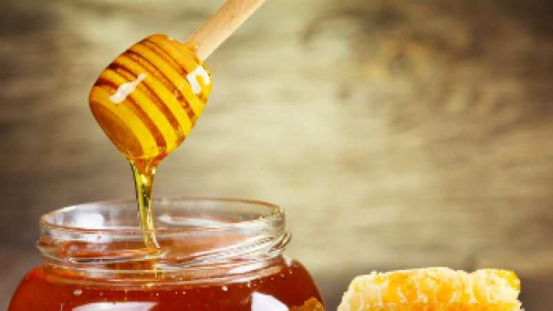 Експерт по храненето разби популярните митове за ползата от меда