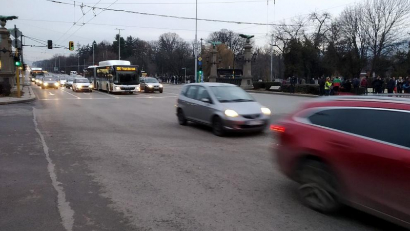 Незаконната блокада на Орлов мост падна