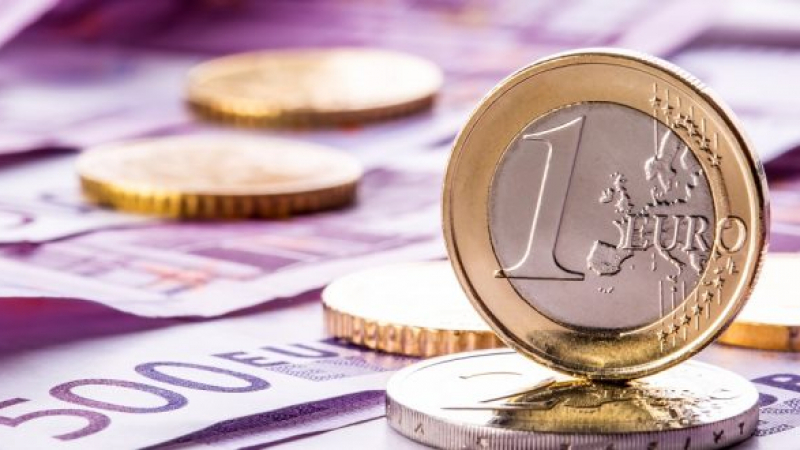 Финансист обясни има ли риск за българите при влизане в "чакалнята" на еврозоната