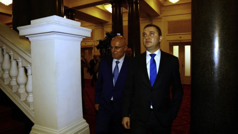 Горанов на спешна среща с депутатите заради лева и еврото