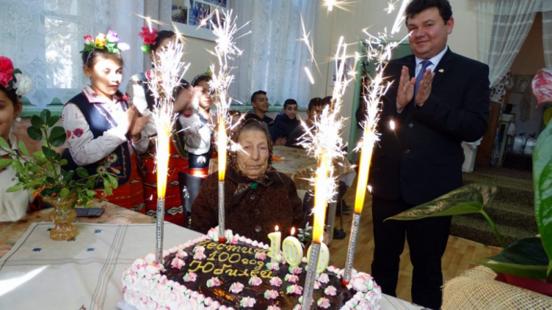 Баба Дора разказа как е доживяла до 100 години 