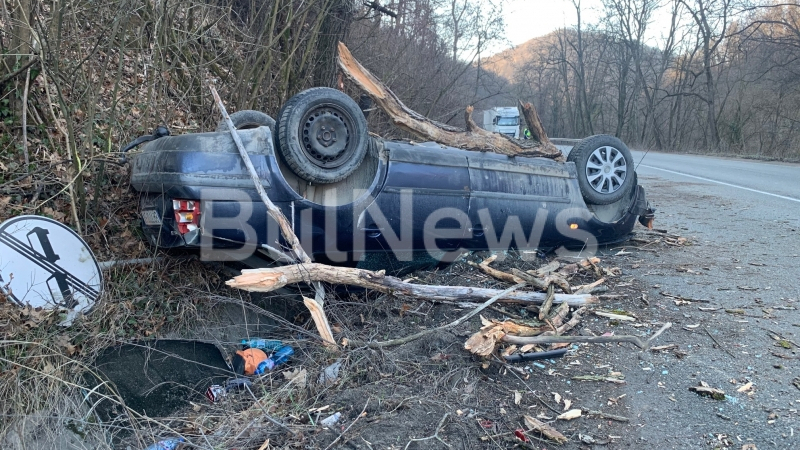 Зверска катастрофа на път Е-79 между Мездра и Ботевград, има пострадал СНИМКИ
