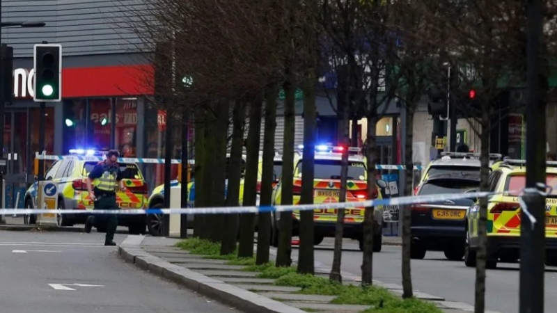 Полицаи застреляха като куче терорист с нож и пояс на смъртта в Лондон ВИДЕО 