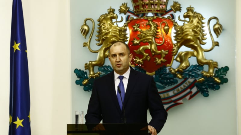 Извънредно: Президентът Радев обяви, че снема доверието си от правителството