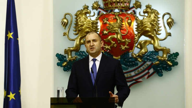 Президентът Радев призова за оставка на правителството и главния прокурор  ВИДЕО