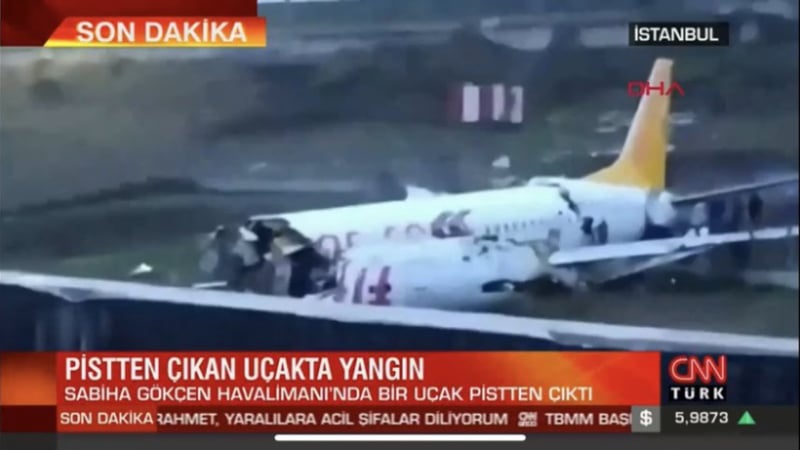 Boeing 737-800 излезе от пистата и се сцепи на три в Истанбул ВИДЕО