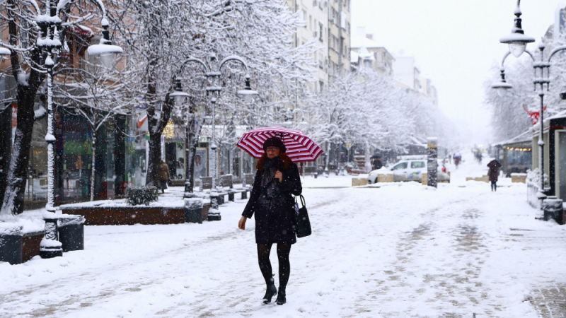 Прогнозата на Meteo Balkans за февруари: Ледените дни се завръщат, но се гответе и за...