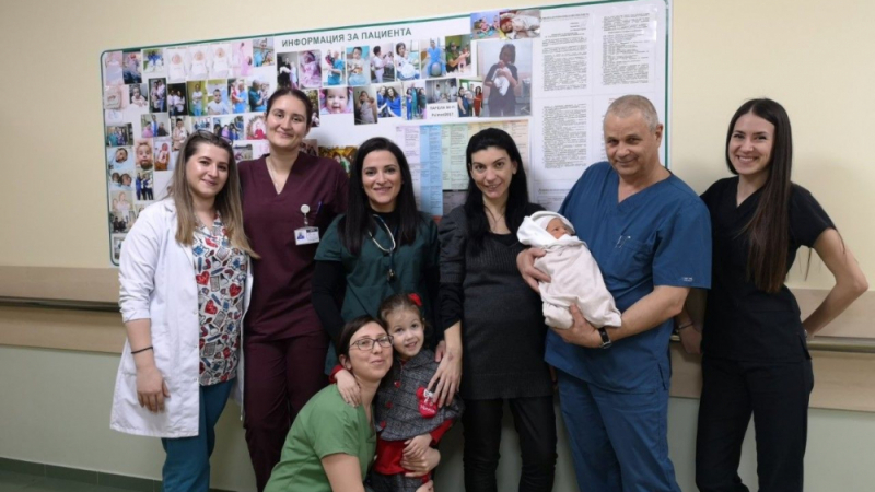 Бременна и бебето й спасиха лекари от УМБАЛ „Пълмед“ след 23 дни в реанимация