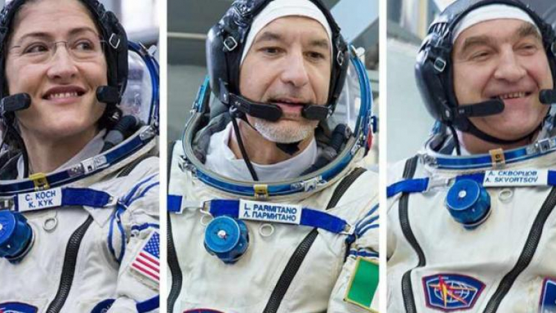 Невероятни ВИДЕА показаха как трима астронавти се върнаха на Земята