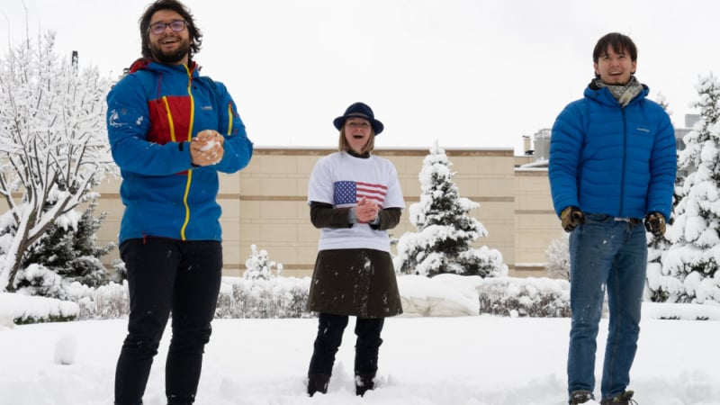 US посолството у нас отпразнува големия сняг по уникален начин СНИМКИ